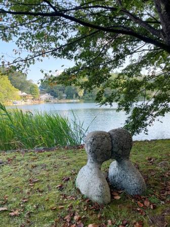 松原湖の彫刻.jpg